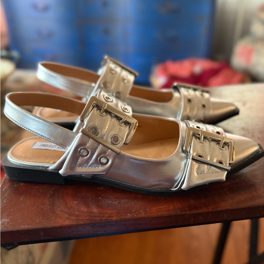 Amazon Silver Women's Flats with Buckle Detail - Picture 7 of 7